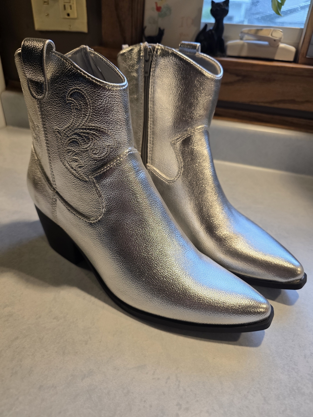 Old Navy Silver Metallic Women's Western Ankle Bootie with Block Heel